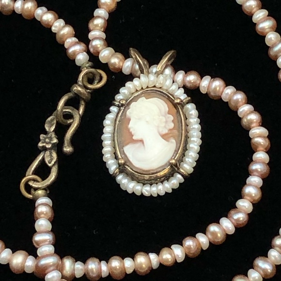 Extasia Feminine Hand Carved Shell Cameo on Beautiful Seed Pearl Necklace - Picture 11 of 11
